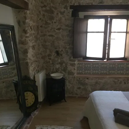 De Piedra Con Encanto *